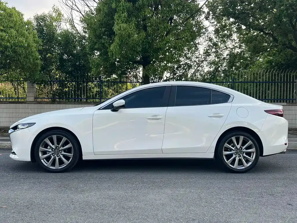 Mazda 3 Axela — фото 4