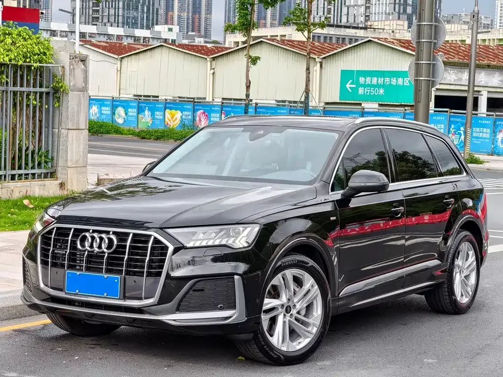 Audi Q7 — фото 1