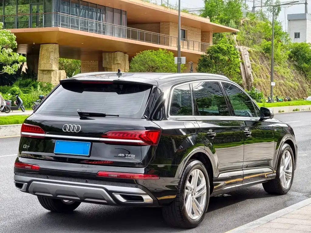 Audi Q7 — фото 6