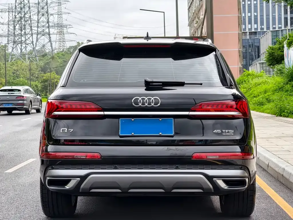 Audi Q7 — фото 8