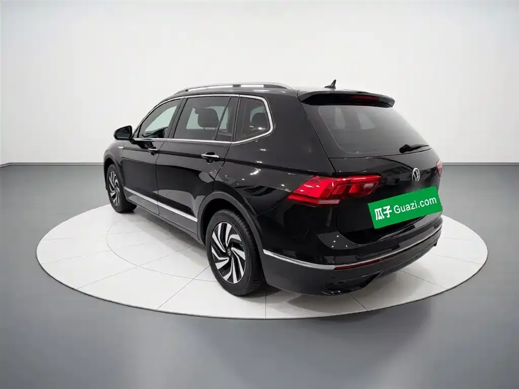 Volkswagen Tiguan L — фото 2
