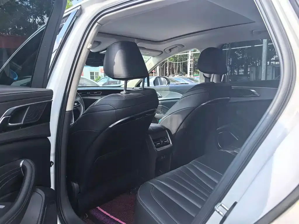 Hongqi H5 — фото 2