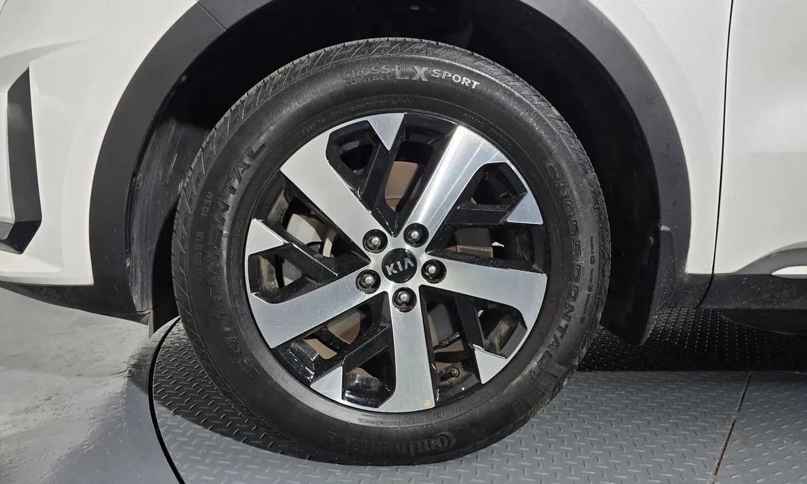 Kia Sorento — фото 7