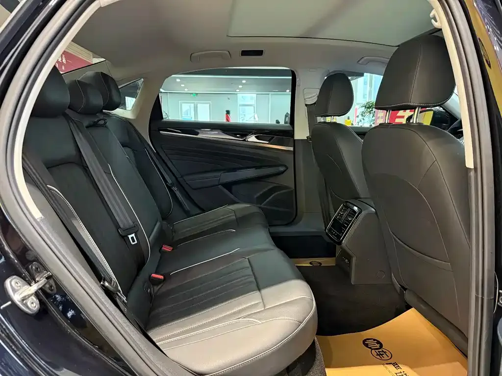 Volkswagen Passat — фото 7