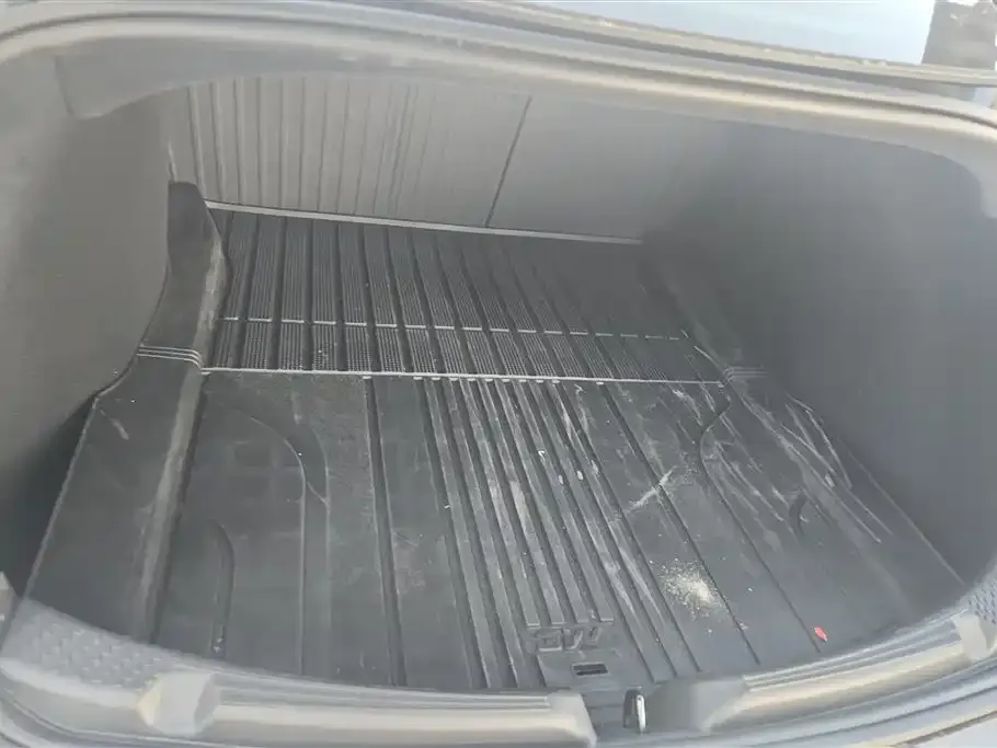 Tesla Model 3 — фото 2