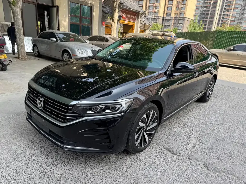 Volkswagen Passat — фото 1