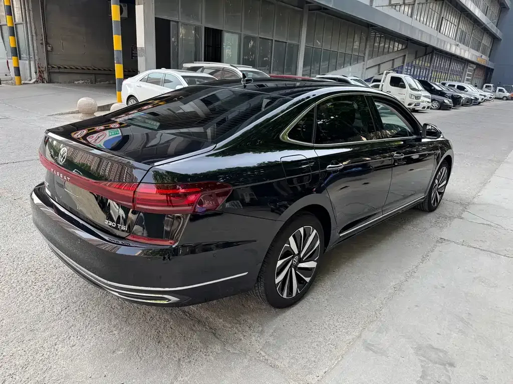 Volkswagen Passat — фото 7