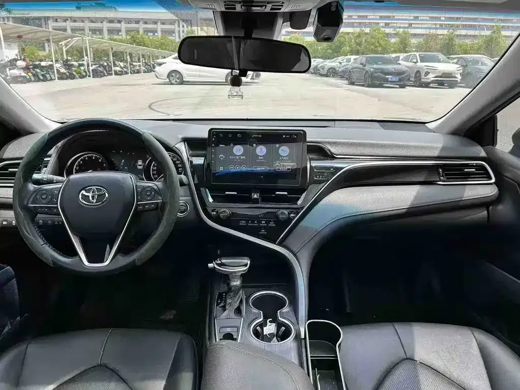 Toyota Camry — фото 4
