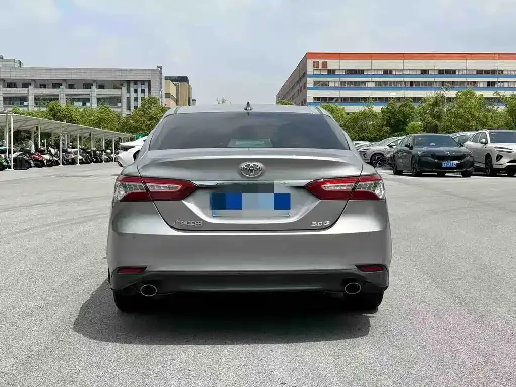 Toyota Camry — фото 5