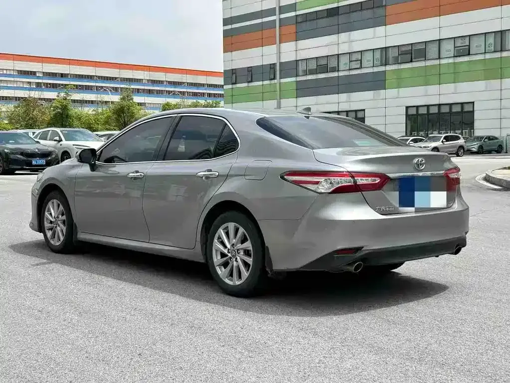 Toyota Camry — фото 7