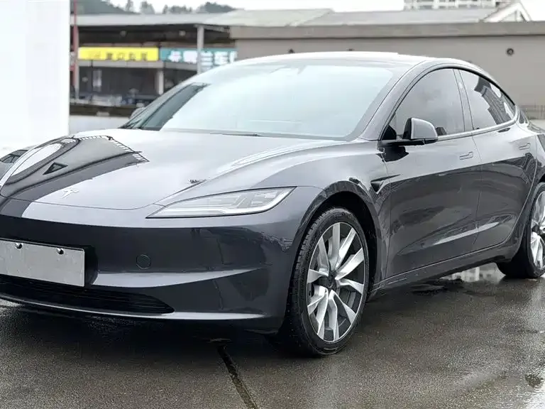 Tesla Model 3 — фото 1