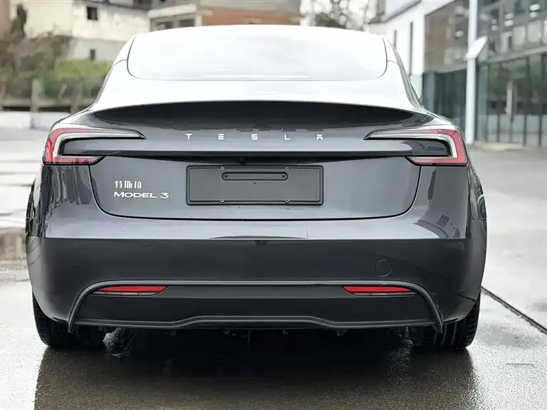 Tesla Model 3 — фото 3