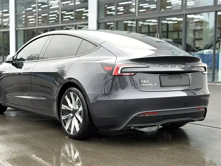 Tesla Model 3 — фото 9