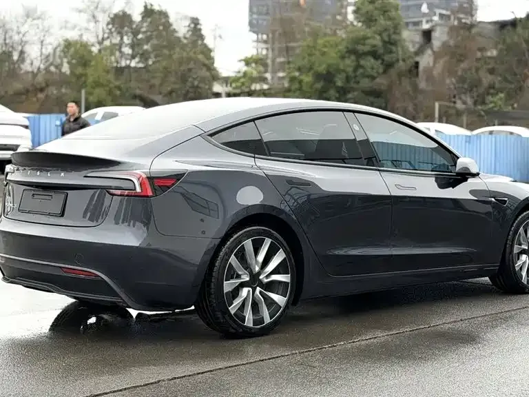 Tesla Model 3 — фото 6
