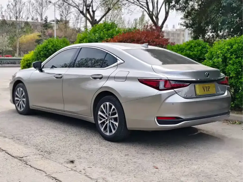Lexus ES — фото 7