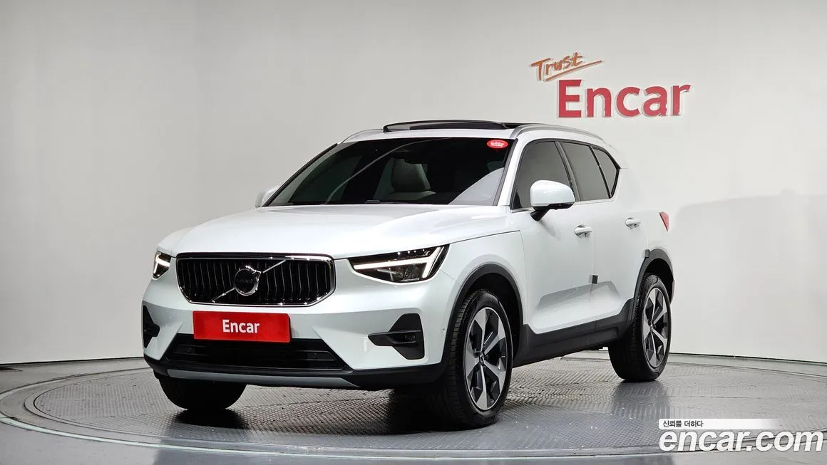Volvo XC40 — фото 1