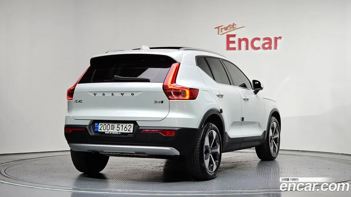Volvo XC40 — фото 7