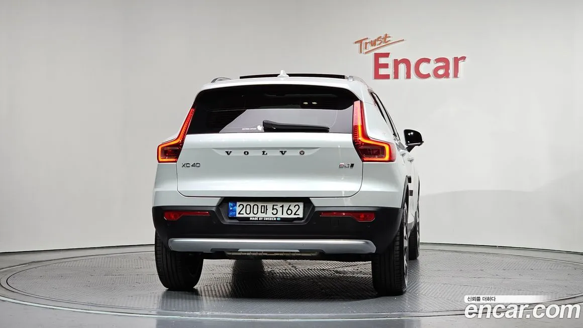Volvo XC40 — фото 4