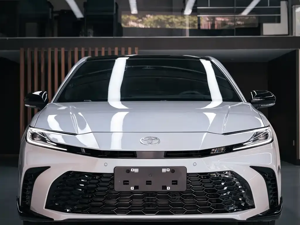 Toyota Camry — фото 4