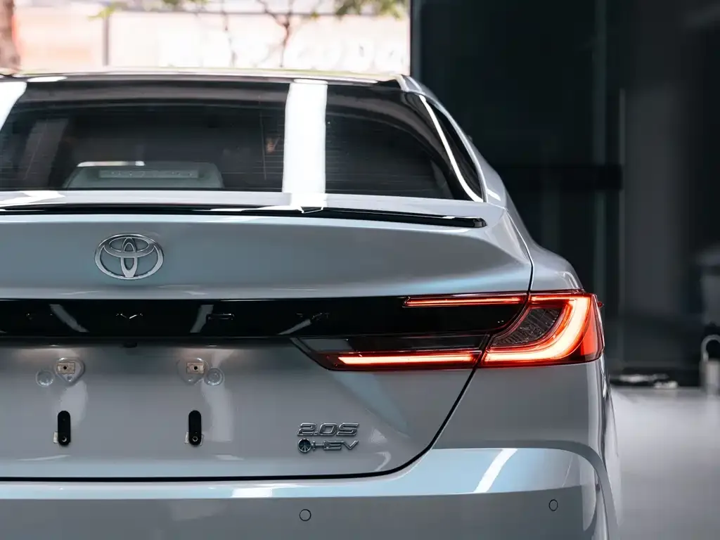 Toyota Camry — фото 7
