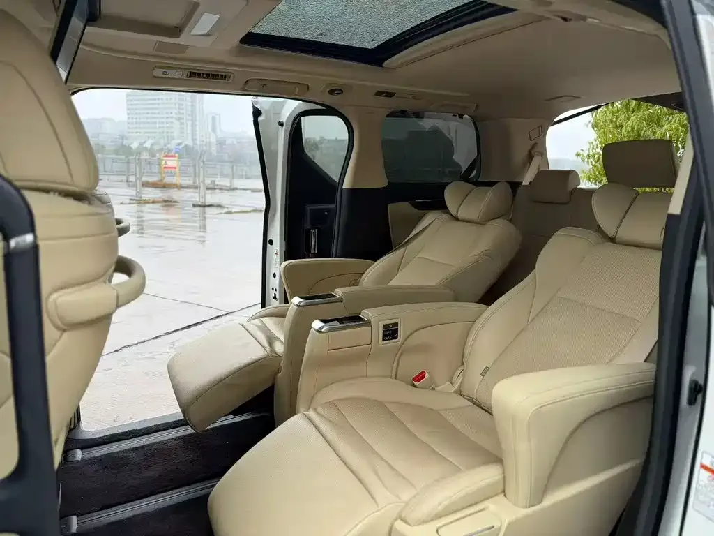 Toyota Alphard 2022 из CN, фото 3