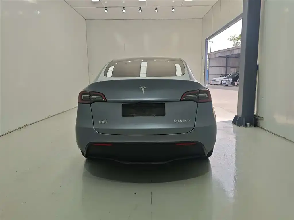 Tesla Model Y — фото 8