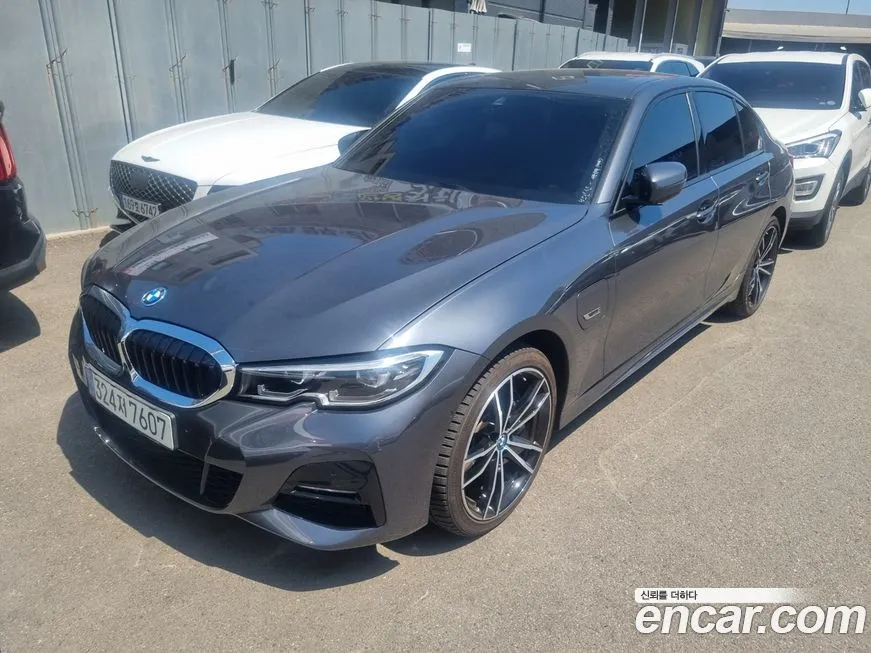 BMW 3-Series 330e M Sport 1