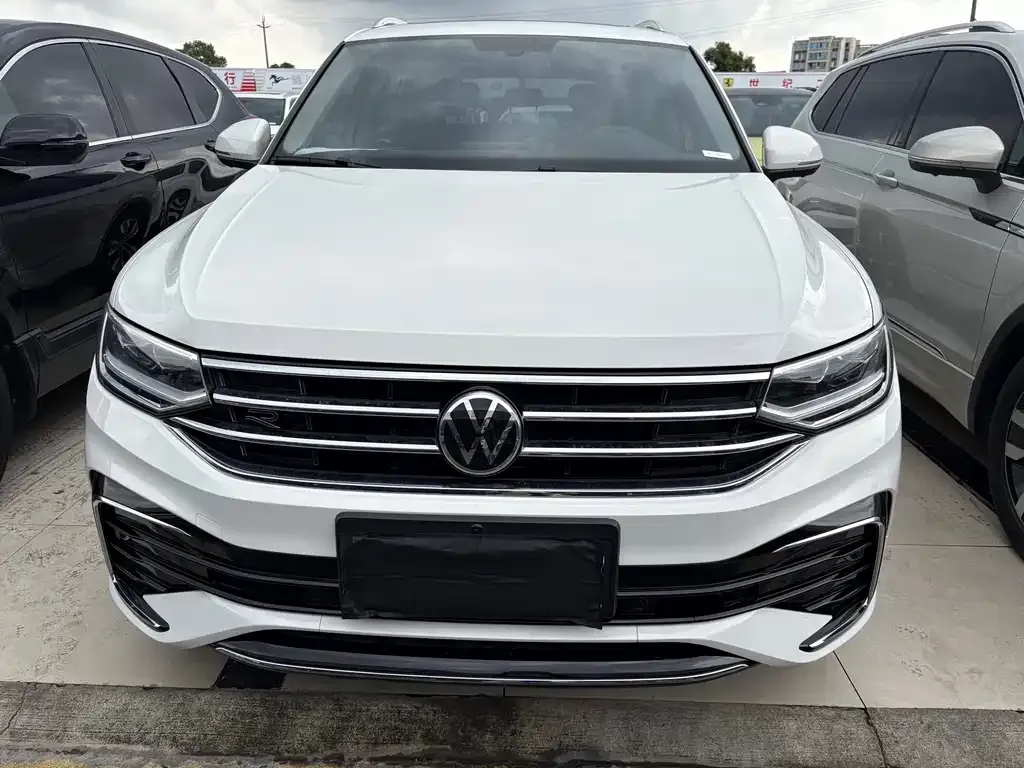 Volkswagen Tiguan L — фото 2
