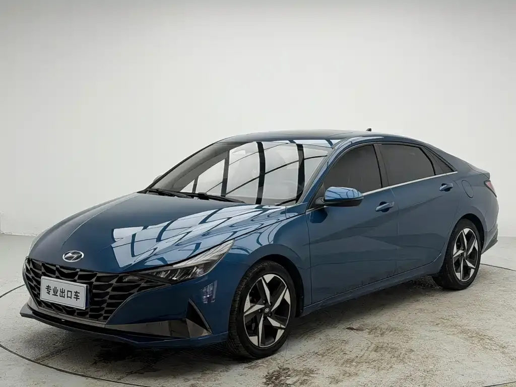 Hyundai Elantra — фото 1