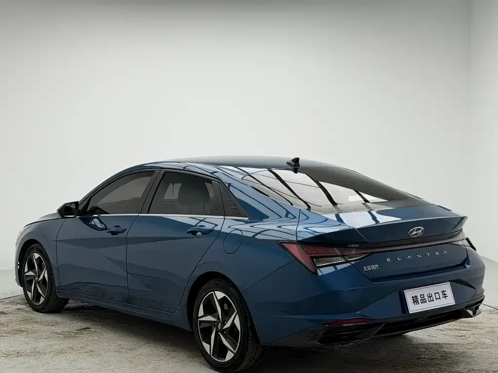 Hyundai Elantra — фото 7