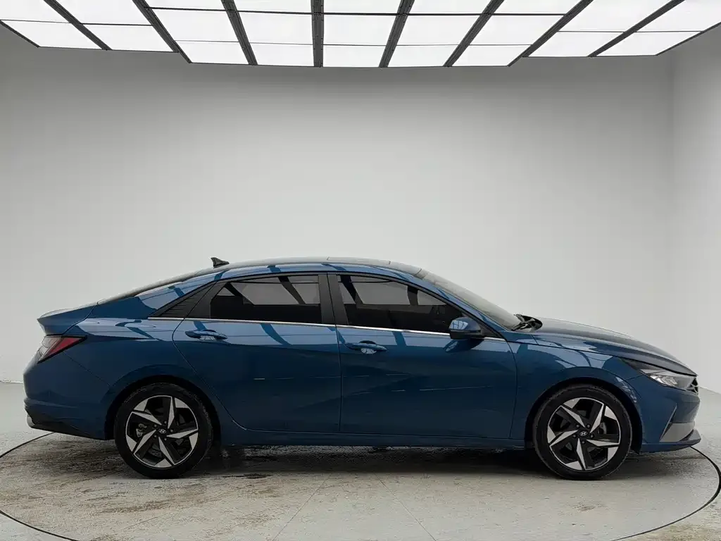 Hyundai Elantra — фото 6