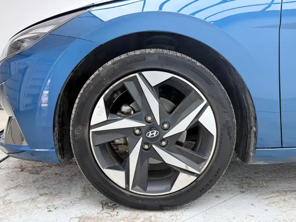 Hyundai Elantra — фото 8