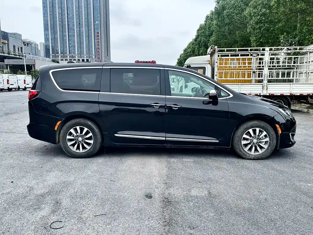 Chrysler Grand Voyager PHEV (Import) 2025 из CN, фото 5