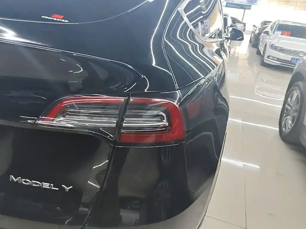 Tesla Model Y — фото 4