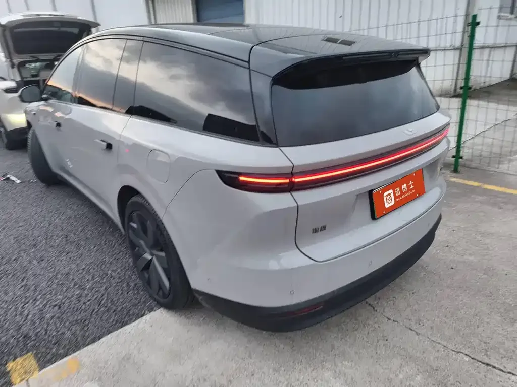 Li Auto i8 — фото 4