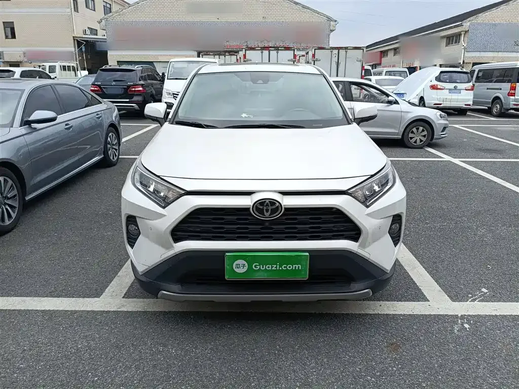 Toyota RAV4 — фото 9