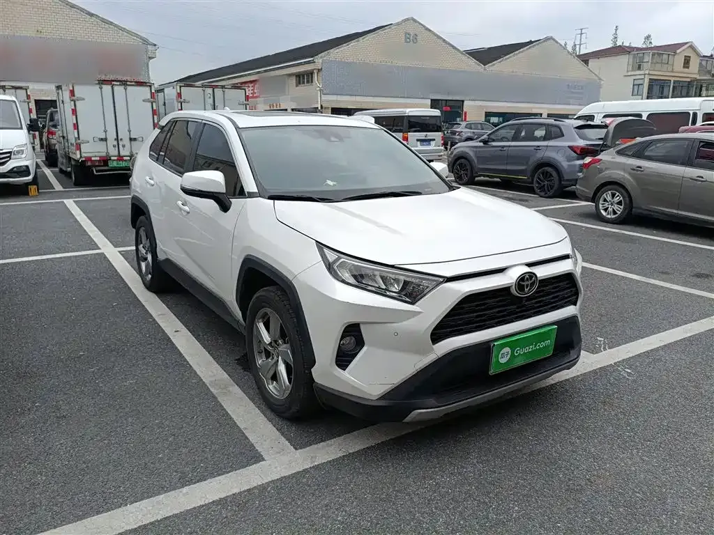 Toyota RAV4 — фото 7