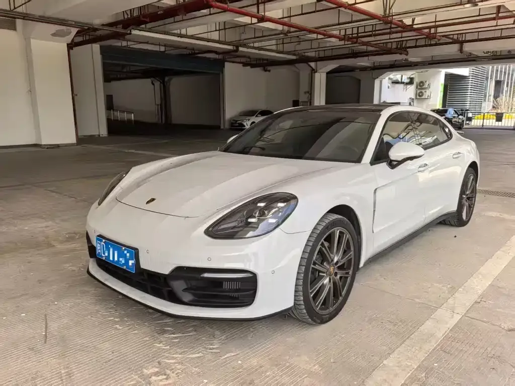 Porsche Panamera — фото 1