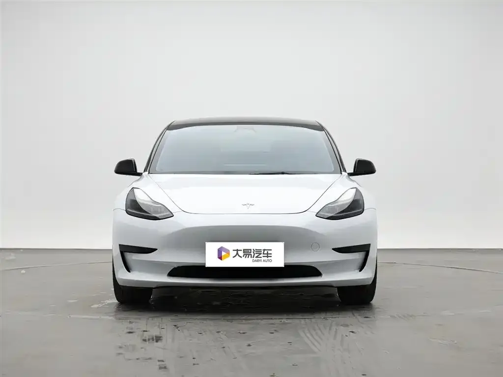 Tesla Model 3 — фото 9