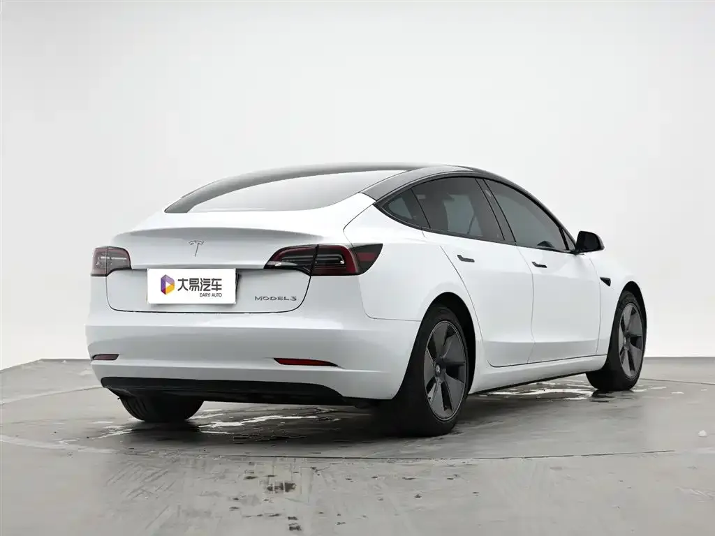 Tesla Model 3 — фото 7