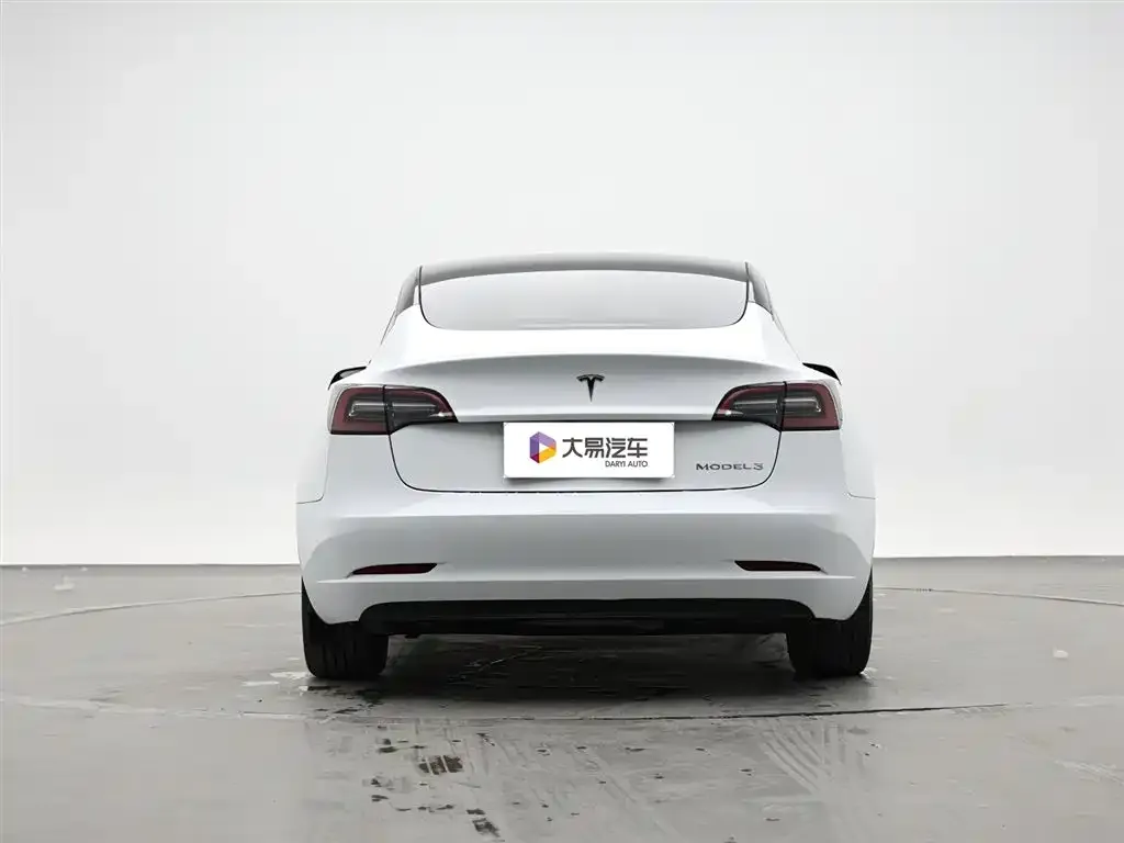Tesla Model 3 — фото 5