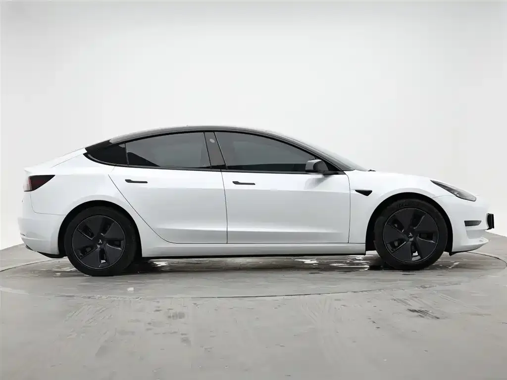 Tesla Model 3 — фото 3