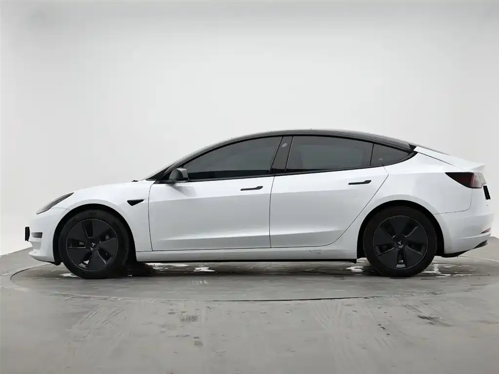 Tesla Model 3 — фото 2