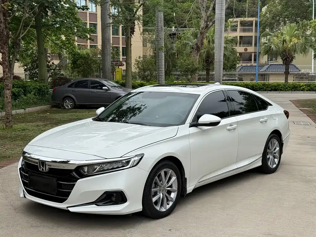 Honda Accord — фото 1