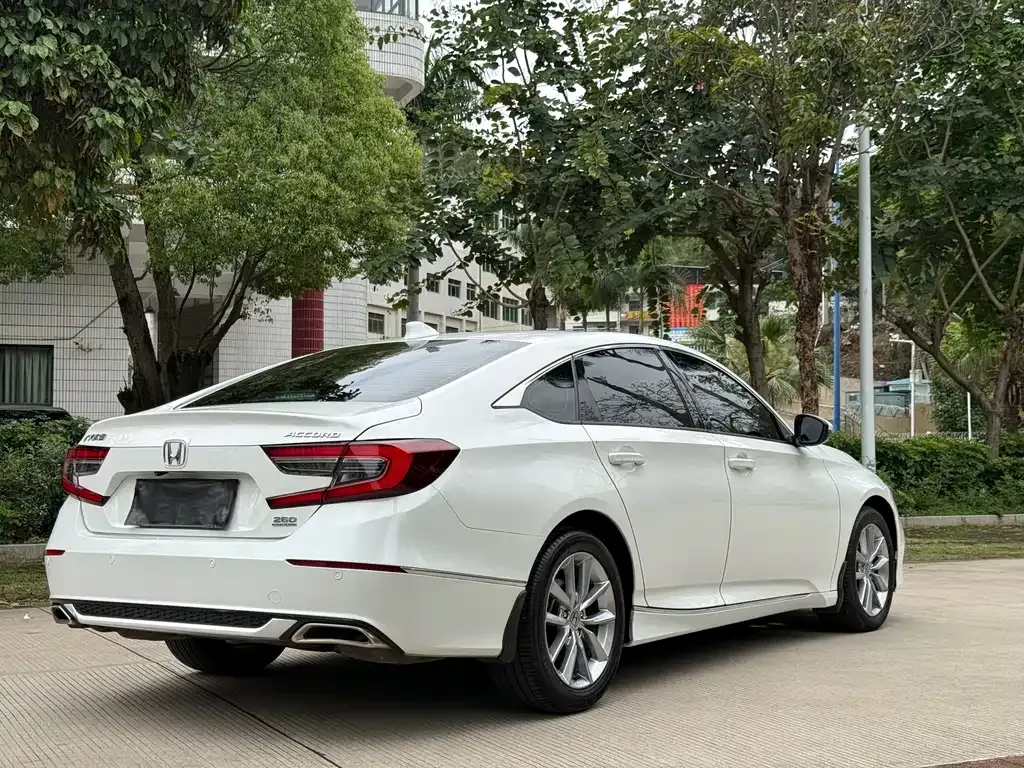 Honda Accord — фото 6