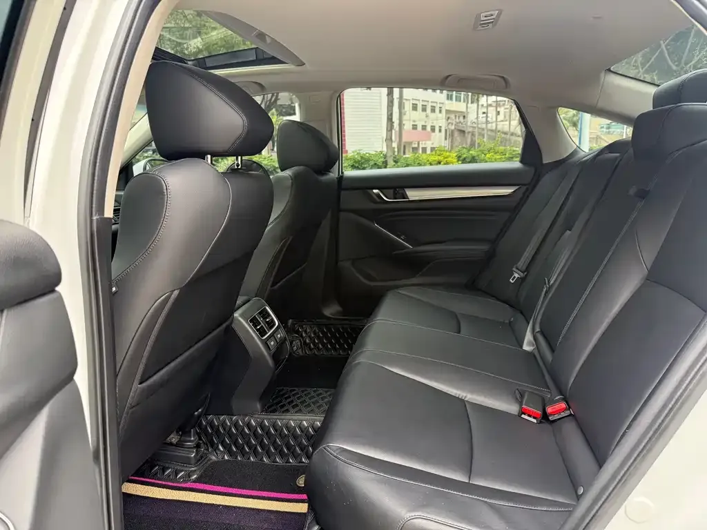 Honda Accord — фото 10