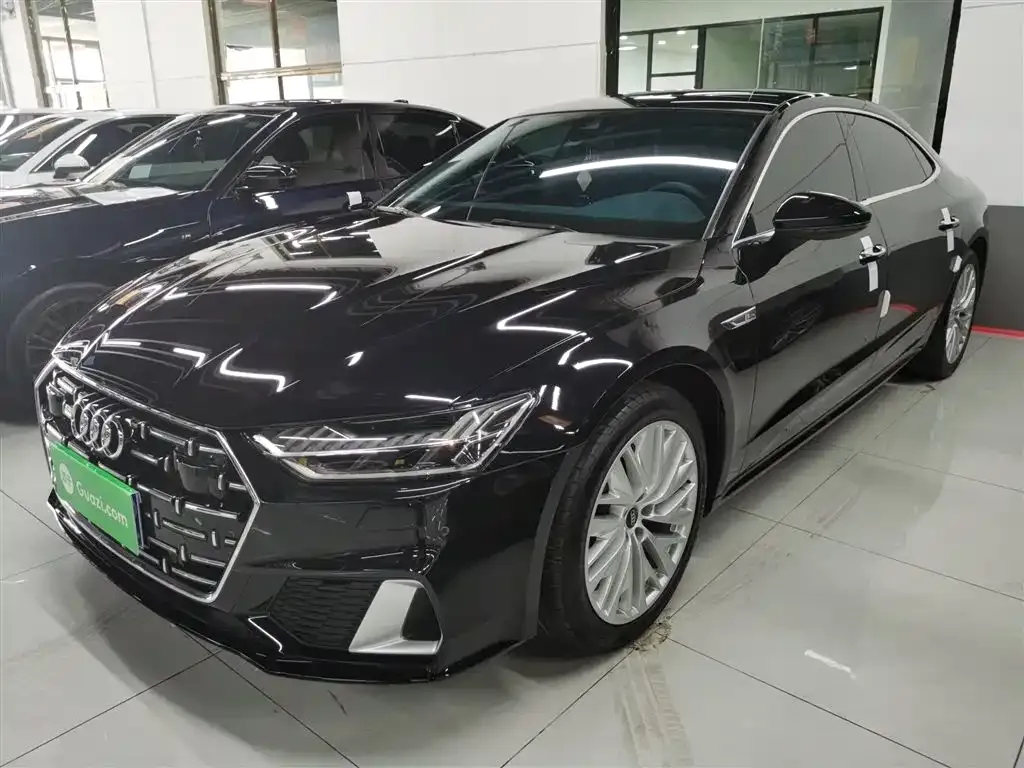 Audi A7L — фото 1