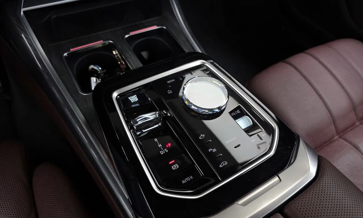 BMW 7-Series 2024 из KR, фото 8