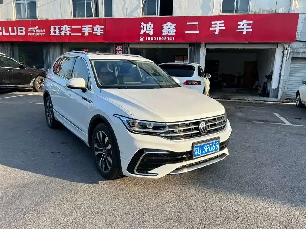 Volkswagen Tiguan L — фото 1