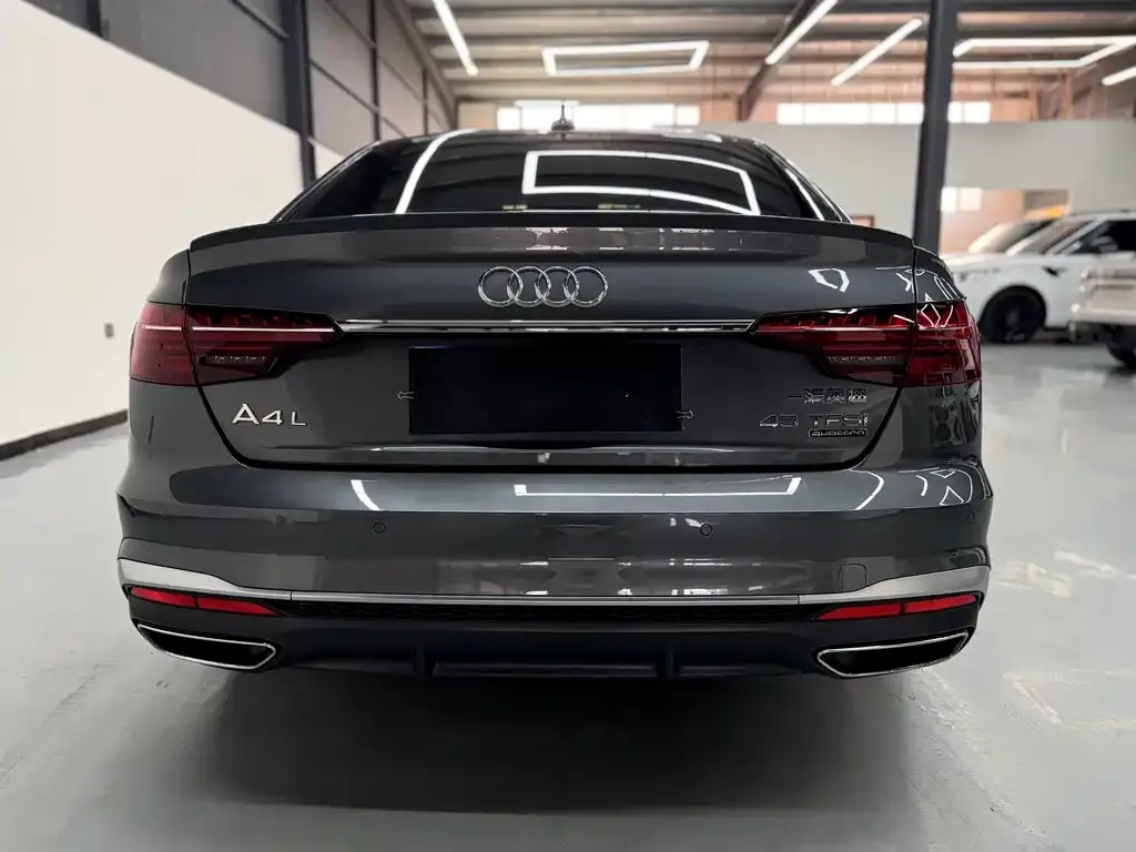 Audi A4L — фото 5